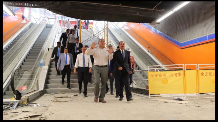 Danilo Medina visita de sorpresa el Teleférico y la Línea 2B del Metro de Santo Domingo