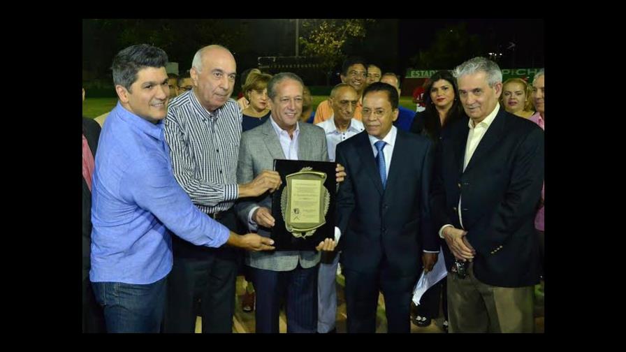 Liga la Farándula dedica a Reinaldo Pared Pérez su 48vo. torneo de softbol intramuros