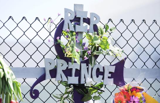 Completan autopsia del cuerpo de Prince 