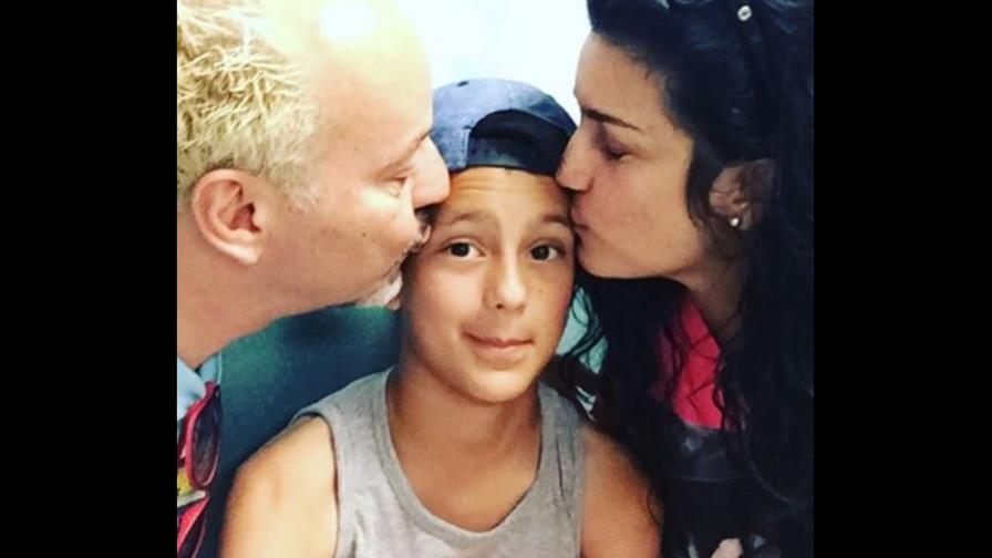 Cantante anuncia transición transgénero de hija de 11 años