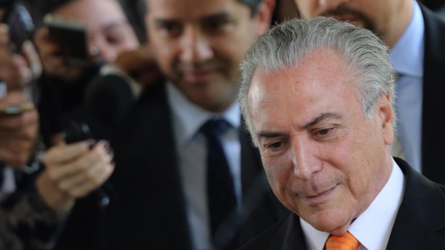 Temer admite que “escucha” personas, pero niega que esté conformando Gobierno