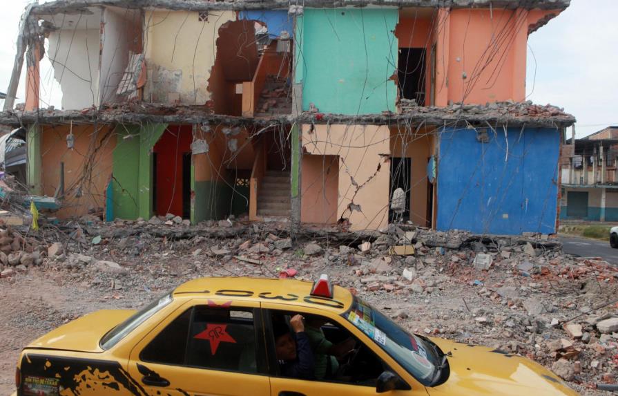 Presidente de Ecuador anuncia declaratoria de ocho días de luto por terremoto