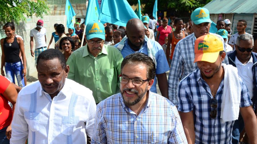 Guillermo Moreno llama a votar para sacar la “plaga morada“ del gobierno Guillermo Moreno llama a votar para sacar la “plaga morada“ del gobierno