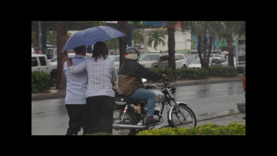 Lluvias inundan sectores en Santiago Lluvias inundan sectores en Santiago