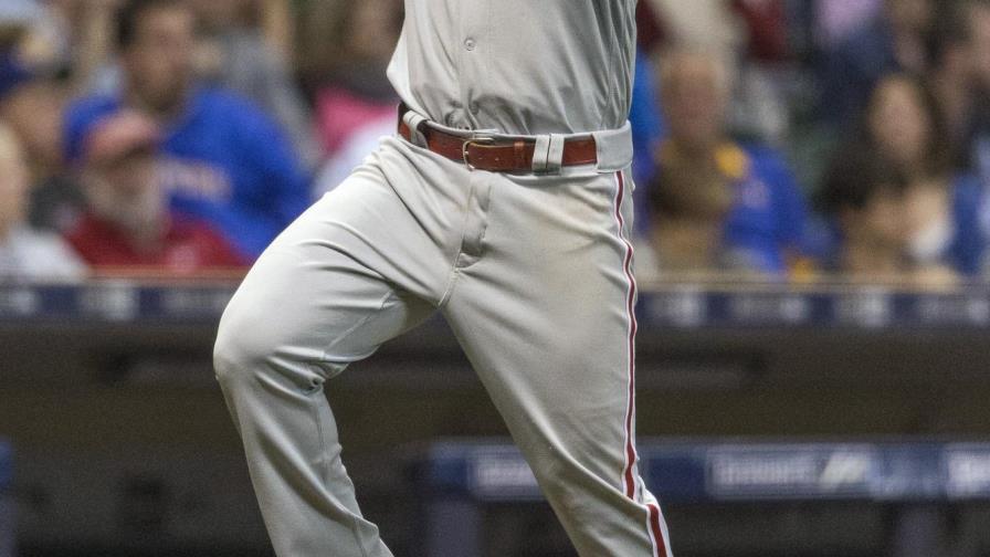 Con jonrones del dominicano Franco y Herrera, Filis ganan a Cerveceros 