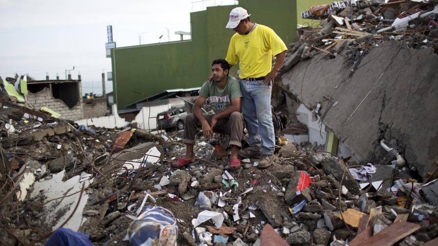 Cifra de muertos por sismo en Ecuador llega a 654 