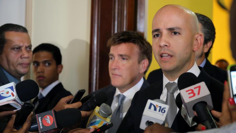 La presencia de extranjeros en el conteo de votos sería una violación de la Constitución