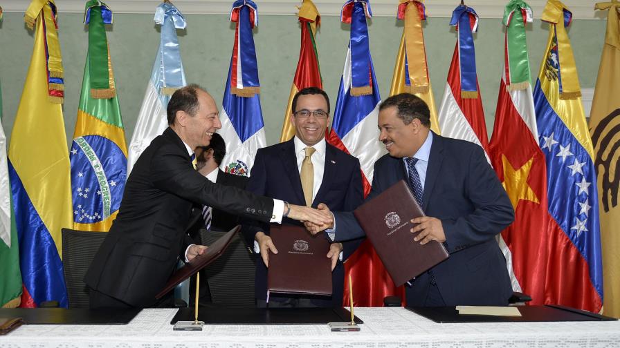 Gobierno dominicano y Unasur firman acuerdo para observación electoral 