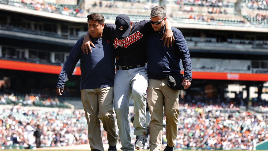 Venezolano Carlos Carrasco sale lesionado ante Tigres Venezolano Carlos Carrasco sale lesionado ante Tigres