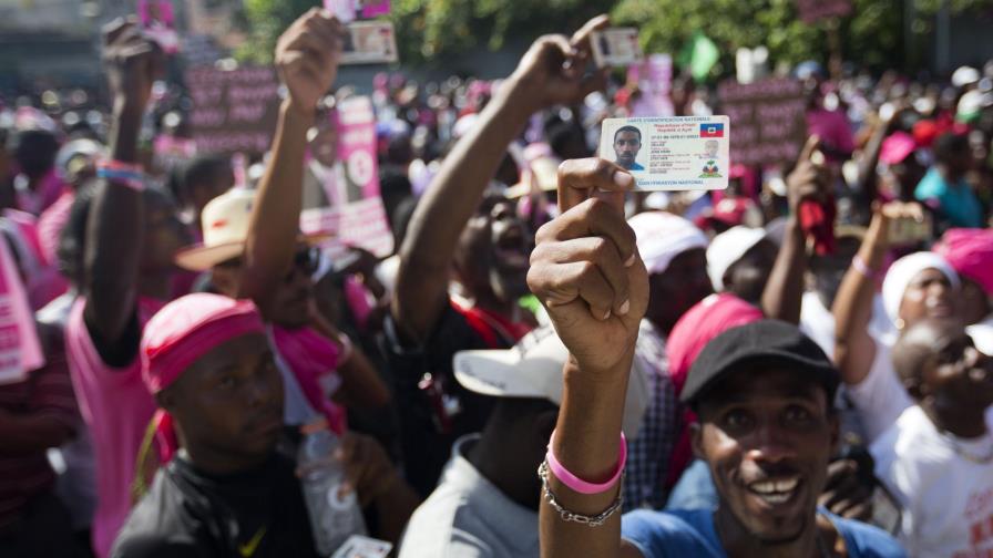 Manifestantes haitianos exigen que se realice una segunda vuelta