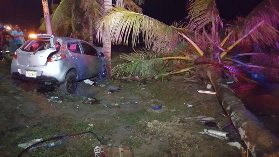 Pasajeros que iban en el autobús que cayó al mar se salvaron de llegar al agua