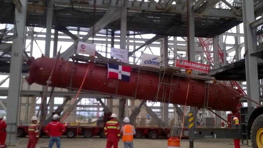 Montan primer equipo funcional de la central termoeléctrica Punta Catalina