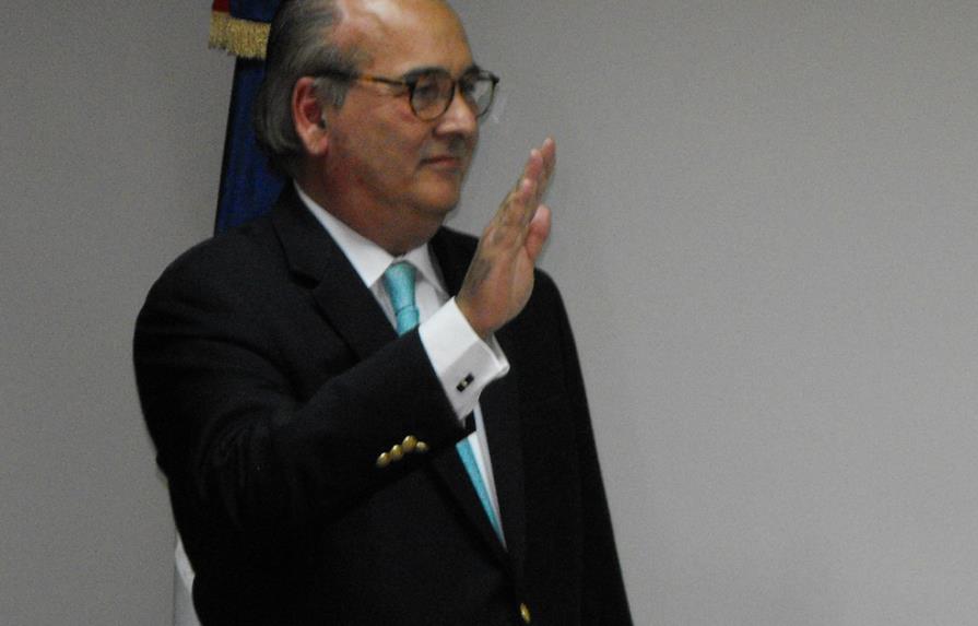 Economista ve “inevitable paquetazo de impuestos que impondrá” Danilo Medina