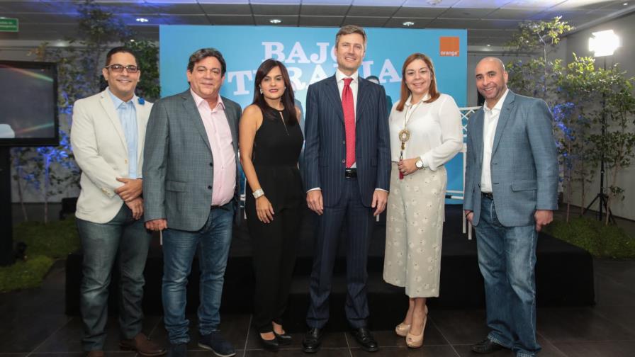 Kenny Grullón resalta conexión de la gente en obra “Bajo Terapia”