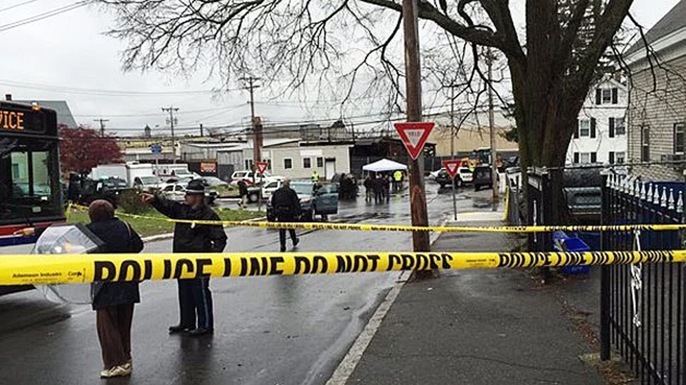 Varias cuadras y una escuela, que están en las inmediaciones de la escena, fueron cerradas debido al operativo.