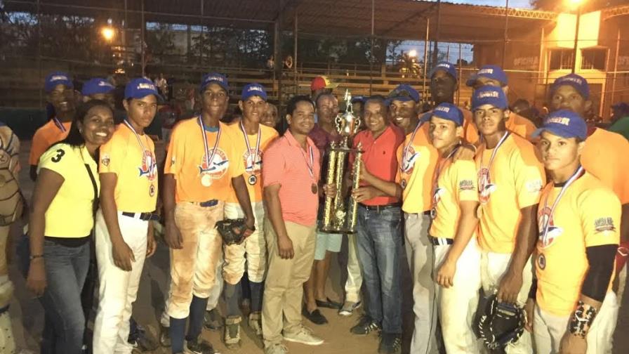 Los Tiburones de la Liga La Javilla consiguen el campeonato 