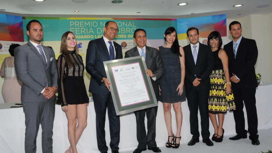 Entregan Premio Nacional Feria Libro a José Rafael Lantigua Entregan Premio Nacional Feria Libro a José Rafael Lantigua