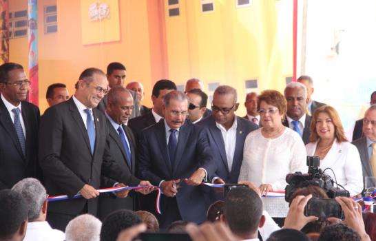 Medina deja inaugurado Palacio de Bellas Artes de Monseñor Nouel