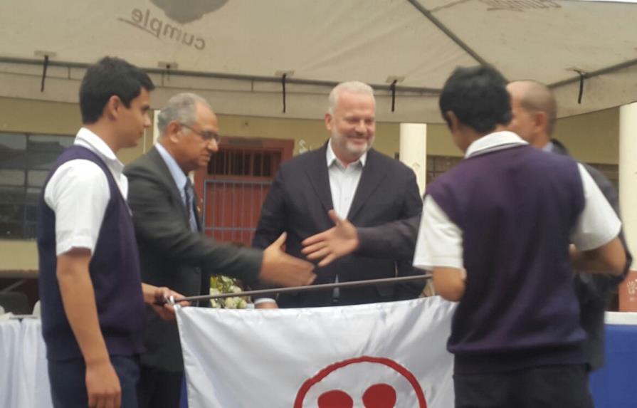 Diputado del Parlacén participa en entrega de “Banderas de la paz” en Guatemala