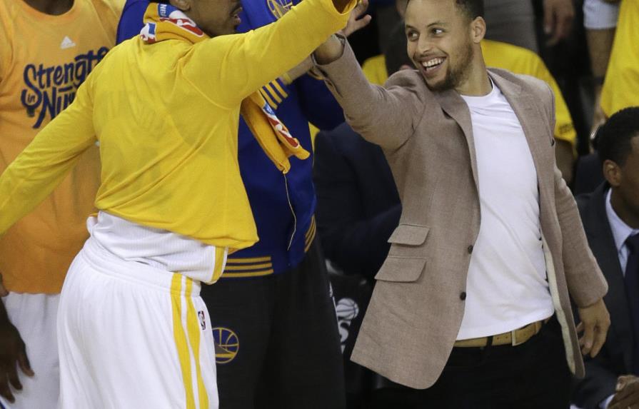 Warriors pasan a la segunda fase de los playoffs sin Curry 