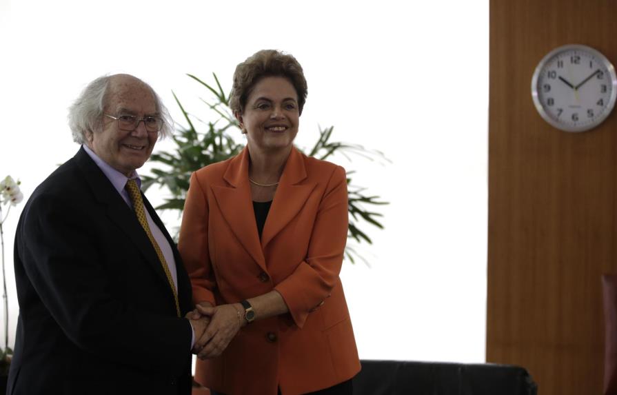 Pérez Esquivel asegura que Rousseff es víctima de un “golpe blando”