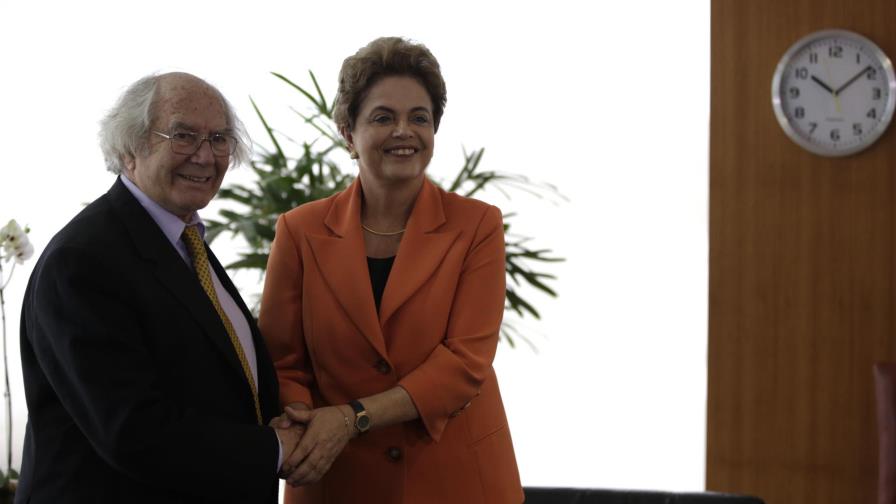 Pérez Esquivel asegura que Rousseff es víctima de un “golpe blando” Pérez Esquivel asegura que Rousseff es víctima de un “golpe blando”