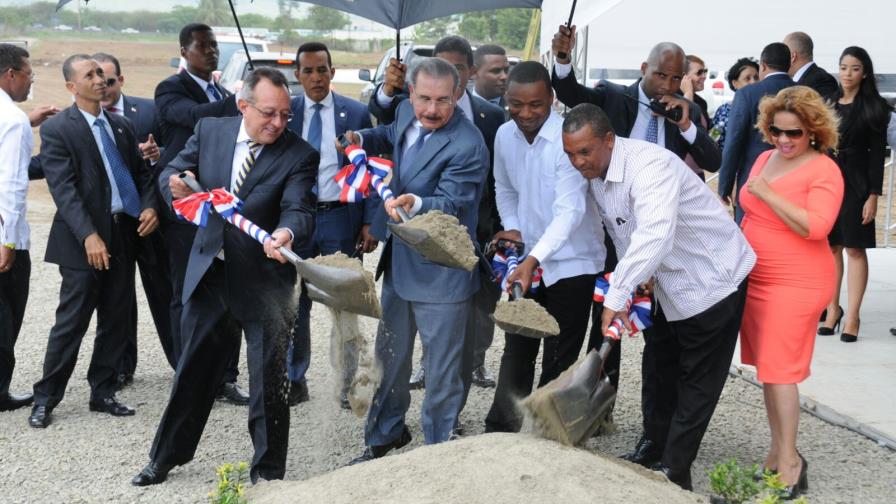 Medina anuncia ambicioso proyecto agrícola en San Juan