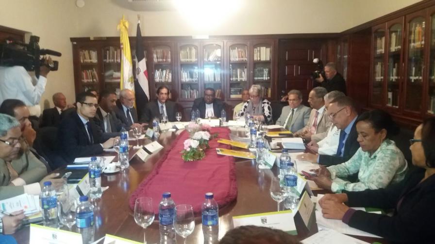 El Gobierno y los gremios de la salud avanzan con las pensiones El Gobierno y los gremios de la salud avanzan con las pensiones