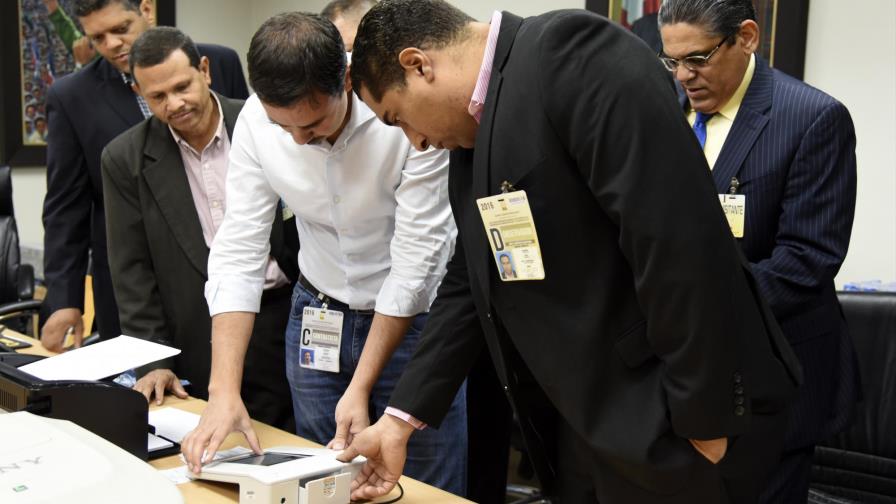 El conteo de votos pone en jaque a la Junta Central Electoral El conteo de votos pone en jaque a la Junta Central Electoral
