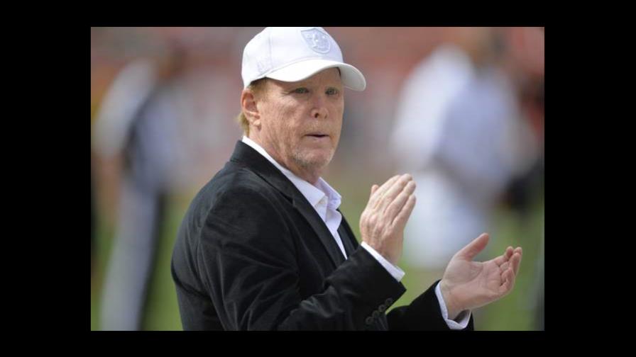 Dueño de los Raiders quiere mudar el equipo a Las Vegas 