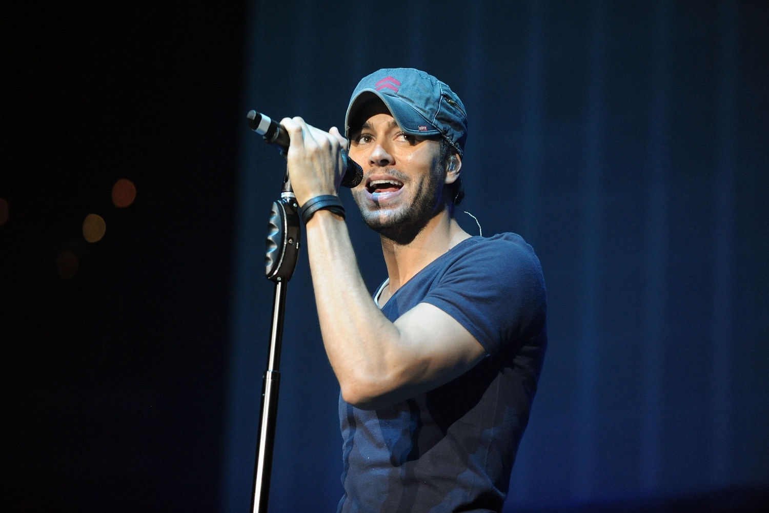 Enrique Iglesias reafirma su liderazgo en el mercado con 11 nominaciones