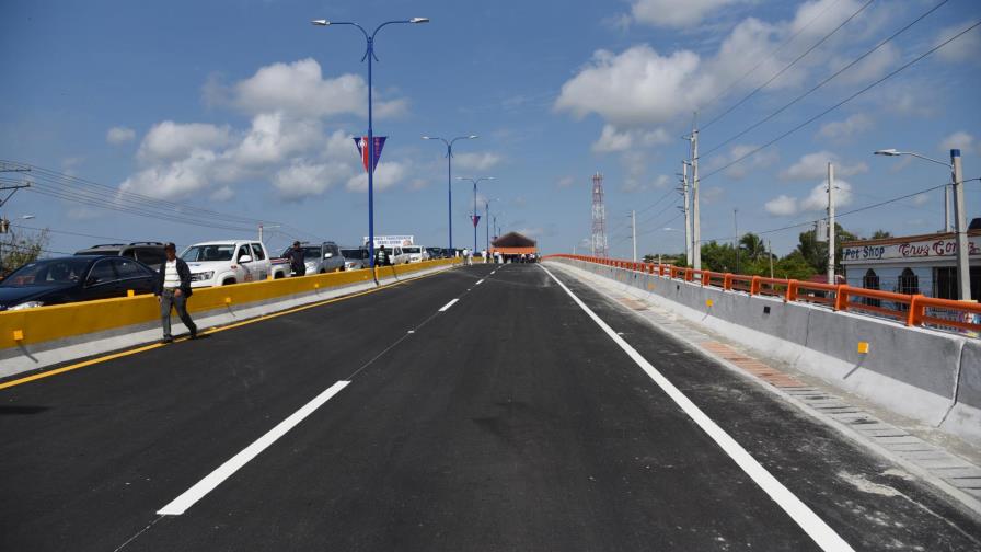 MOPC construye un moderno elevado en Las Américas
Obras Públicas construye un moderno elevado en Las Américas