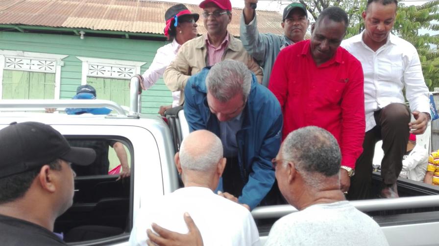 Luis Abinader realiza recorrido por San Juan de la Maguana  