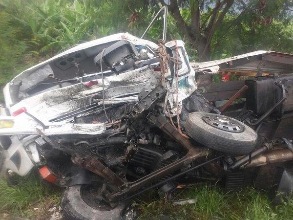 Se elevan a cinco los muertos por un choque en la carretera Azua-Baní