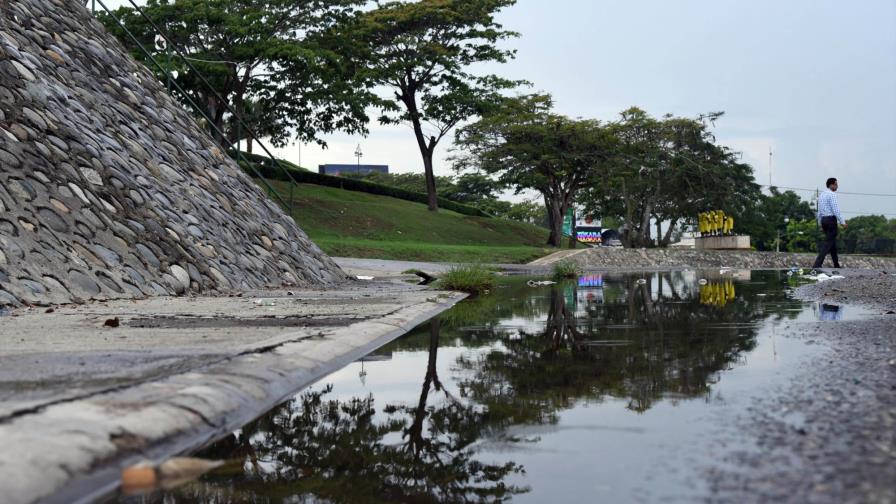 Aguas residuales afectan entorno Monumento Santiago Aguas residuales afectan entorno Monumento Santiago