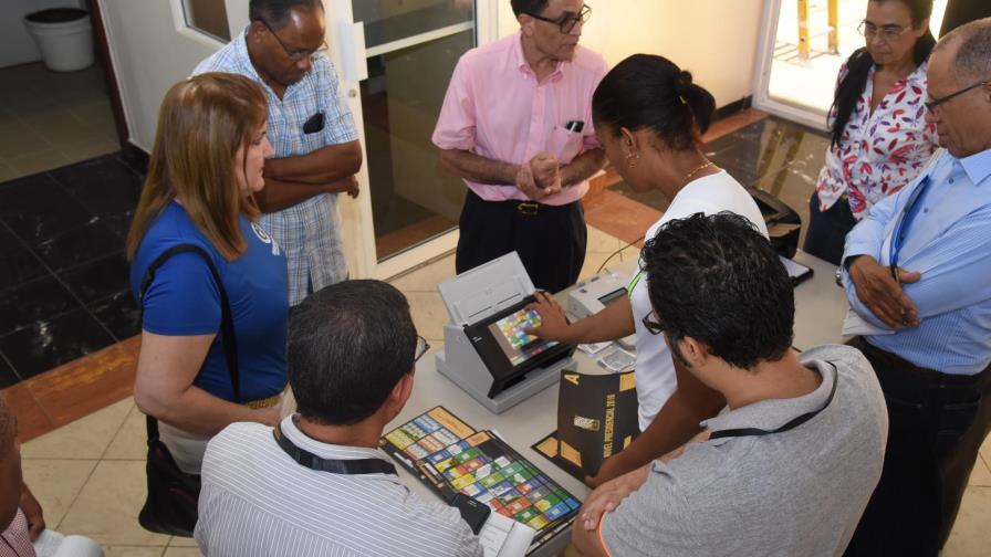 Retrasos en inicio y problemas de transmisión en prueba de la JCE