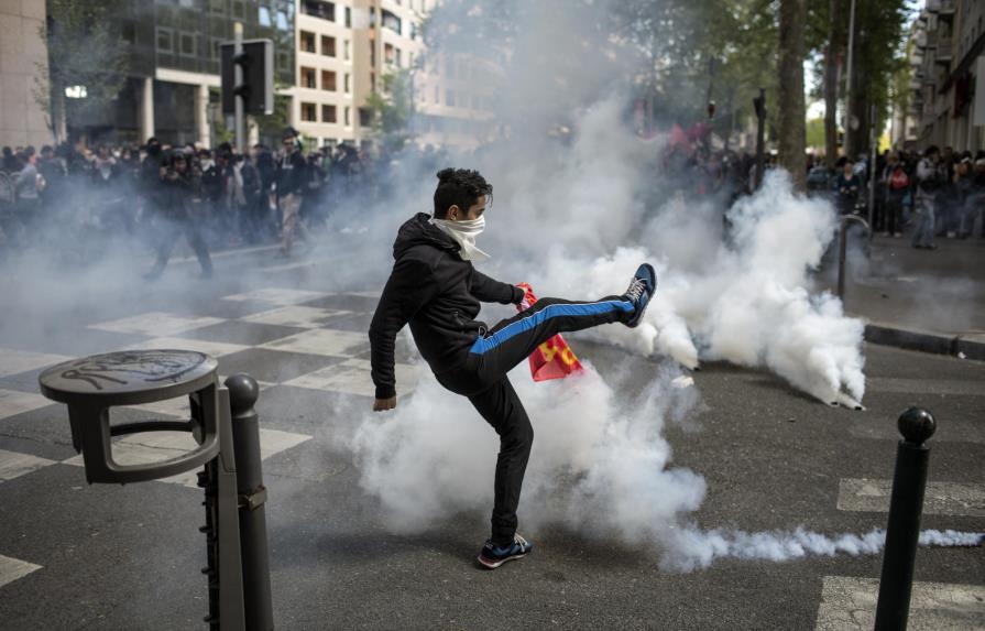 Políticos franceses condenan violencia en manifestaciones 