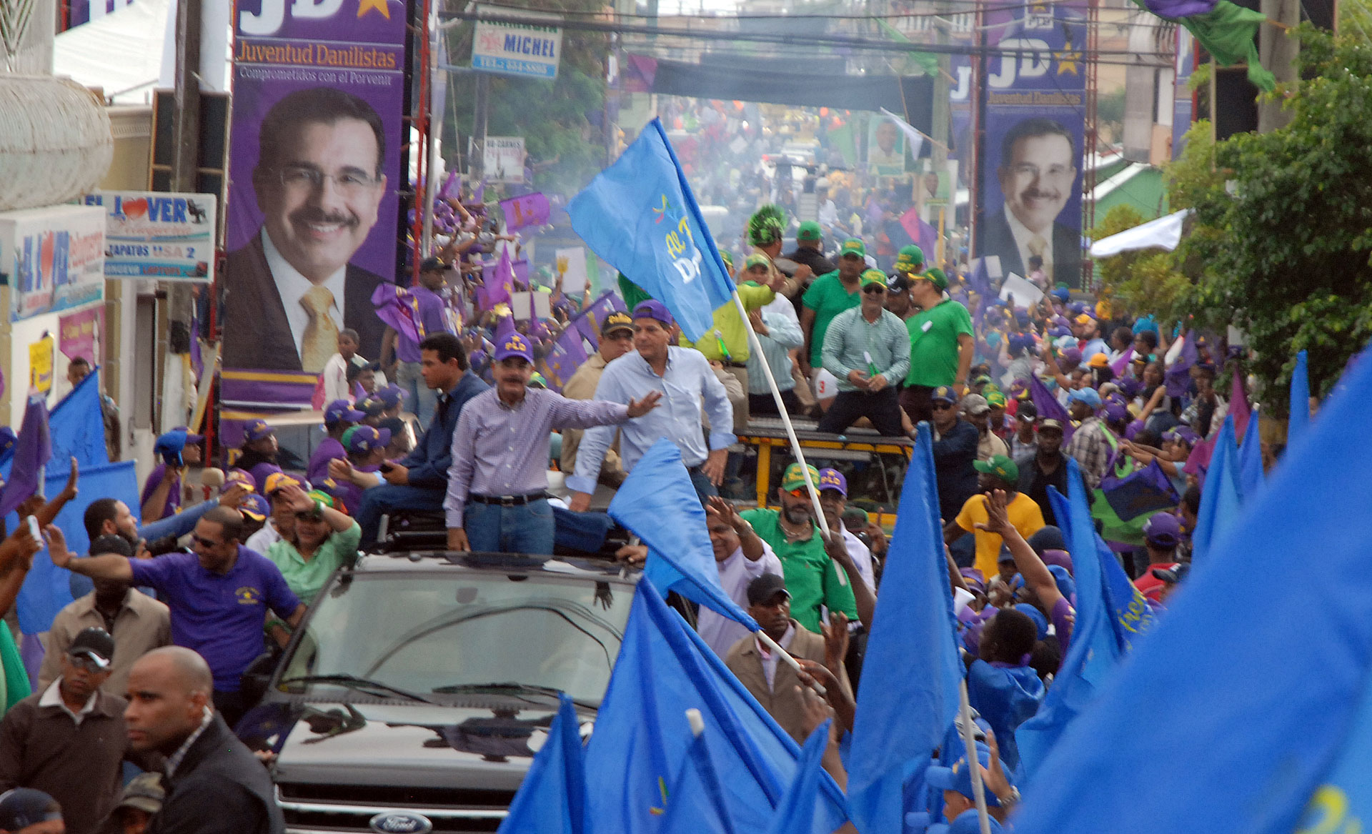 El presidente Danilo Medina, en caravana por por San Rafael de Yuma e Higüey  