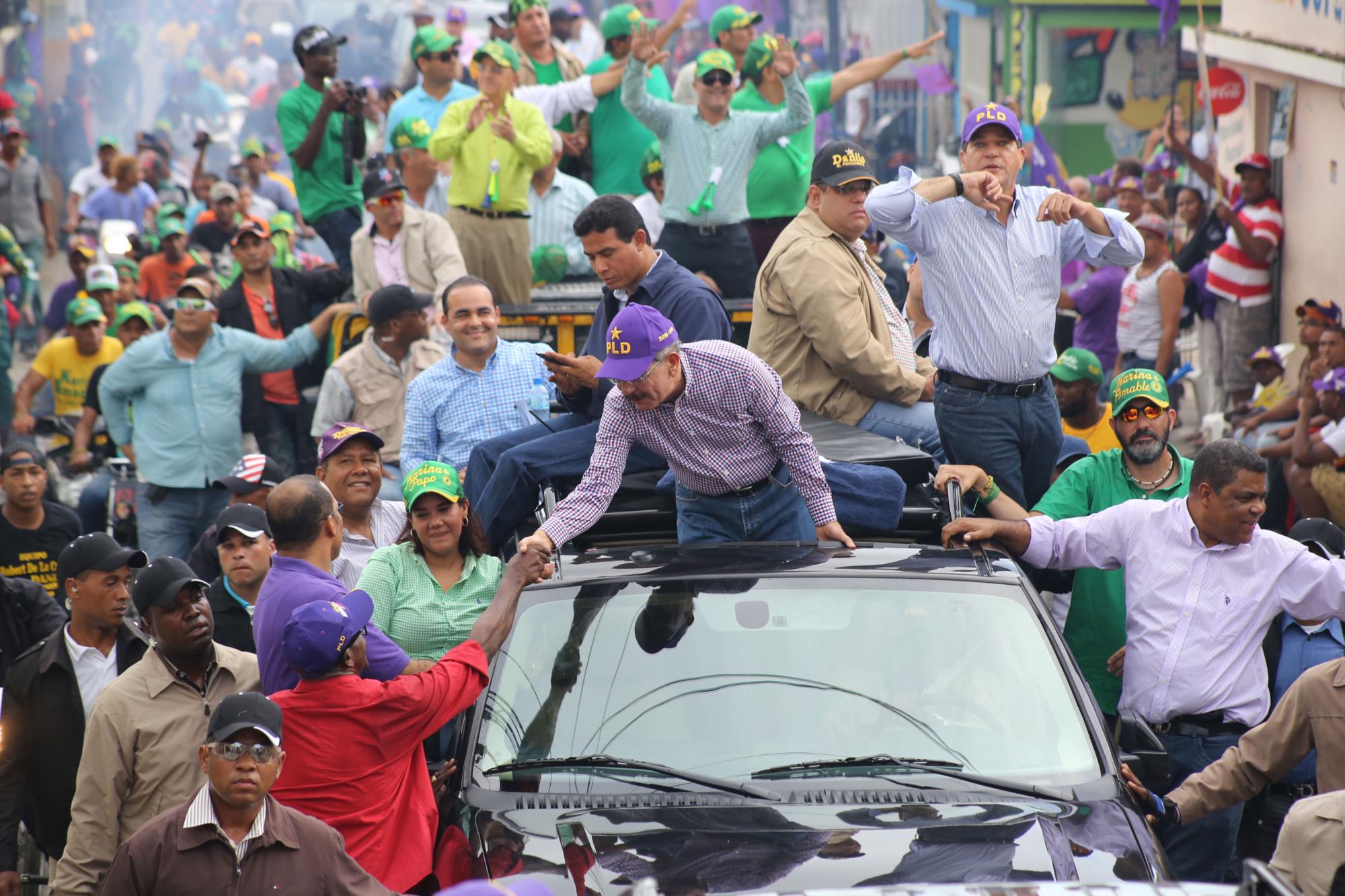 El presidente Danilo Medina, en caravana por por San Rafael de Yuma e Higüey  
