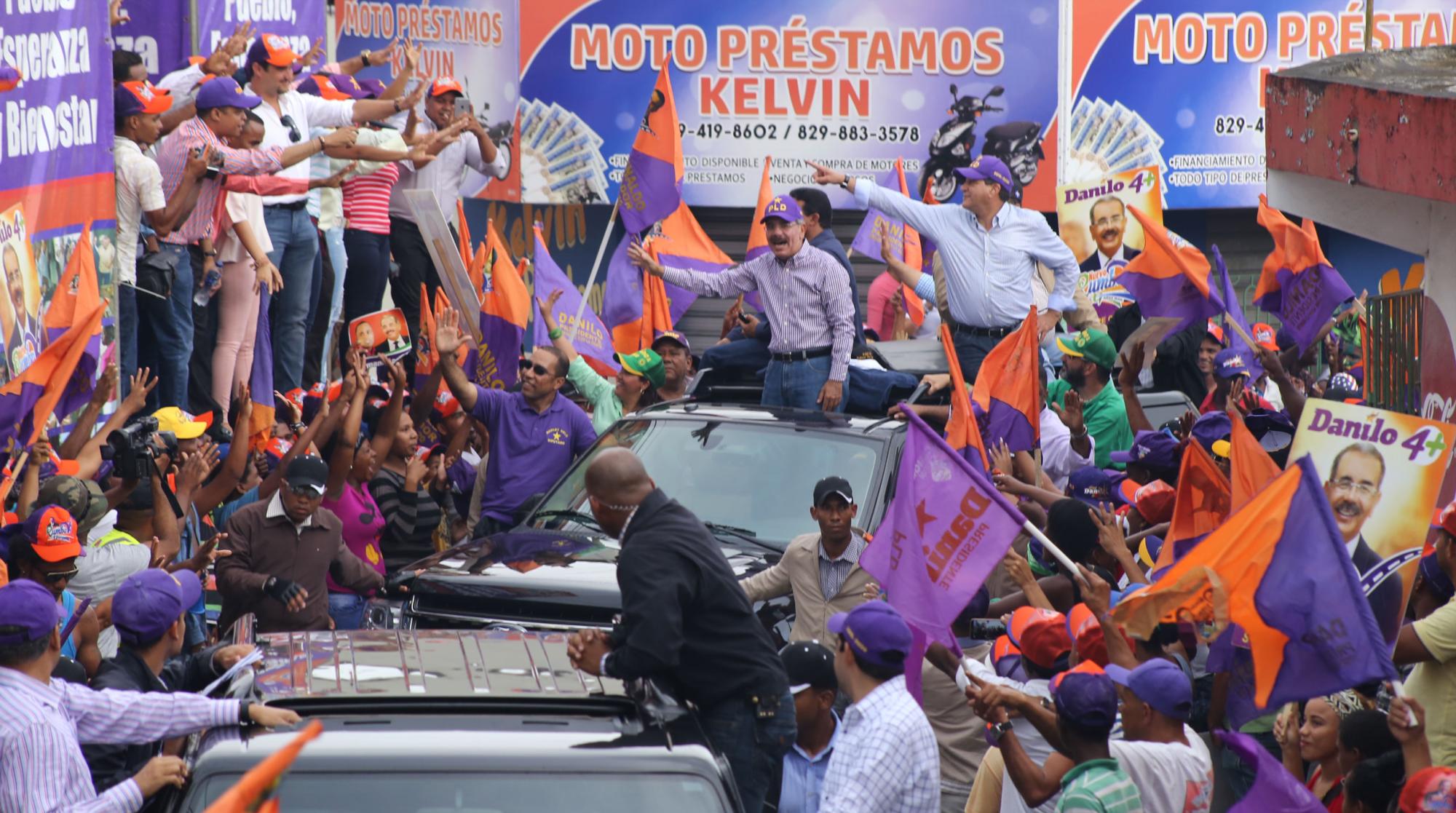 El presidente Danilo Medina, en caravana por por San Rafael de Yuma e Higüey  