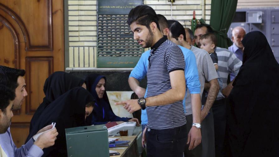 Irán votó tranquilo segunda ronda de legislativas vistas como juicio a Rohaní