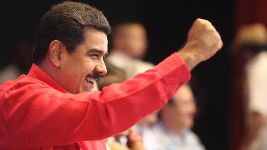 Maduro designa comisión para revisar firmas de la oposición para revocatorio