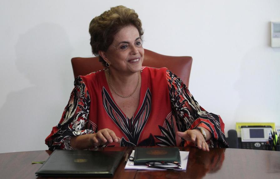 Rousseff busca reconquistar a la izquierda mientras lucha contra destitución