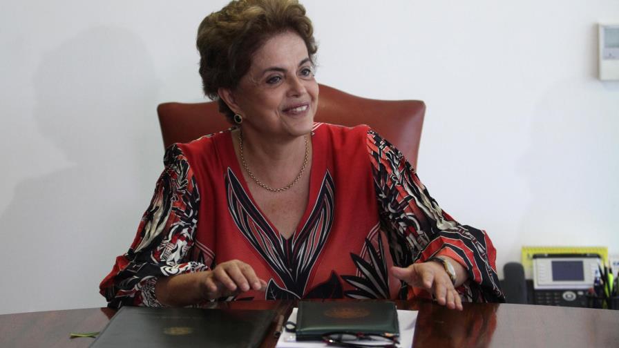 Rousseff busca reconquistar a la izquierda mientras lucha contra destitución