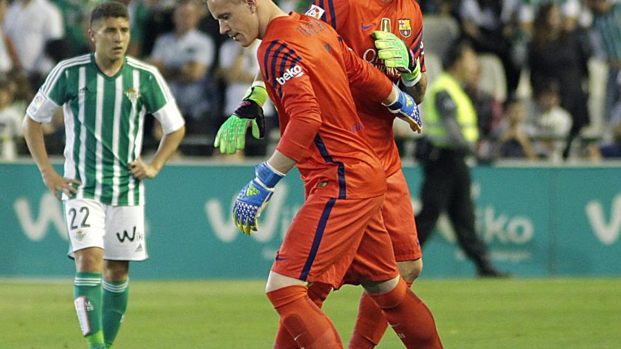 Arquero Claudio Bravo, del Barcelona, sufre lesión en la pierna 