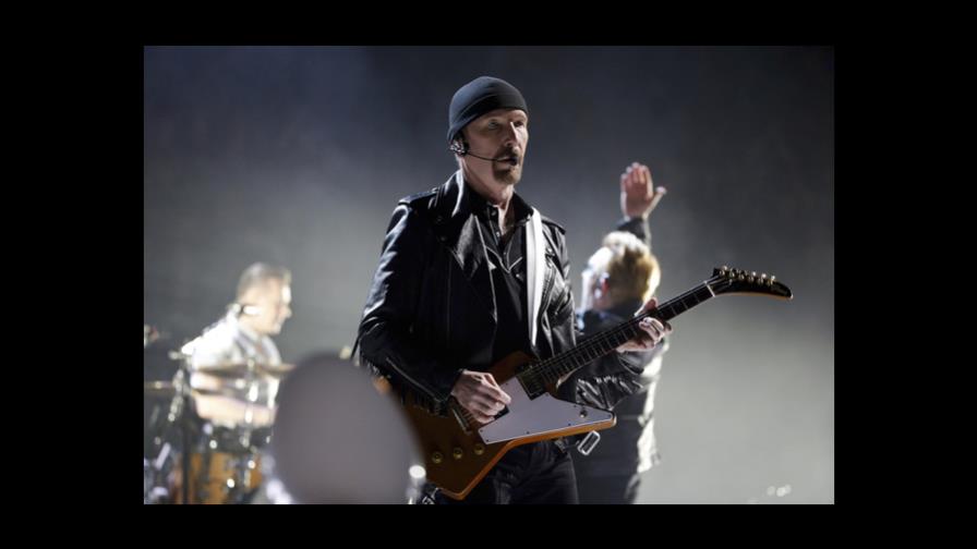 Roquero The Edge, guitarrista de U2, toca en la Capilla Sixtina del Vaticano