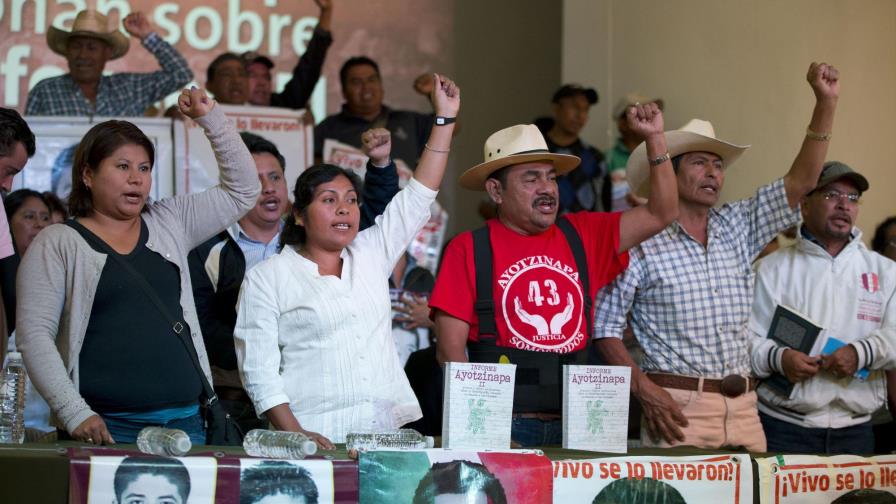 Expertos piden a México cambiar versión sobre Ayotzinapa 