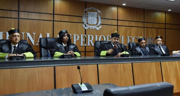 Observadores de UNASUR visitan el Tribunal Superior Electoral