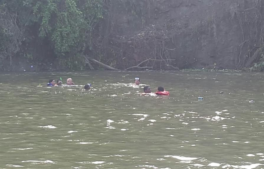 Recuperan cuerpo del más joven de los miembros de una familia arrastrada por el río Yaque