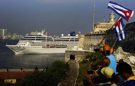 Llega a La Habana primer crucero que sale de Miami en los últimos 40 años